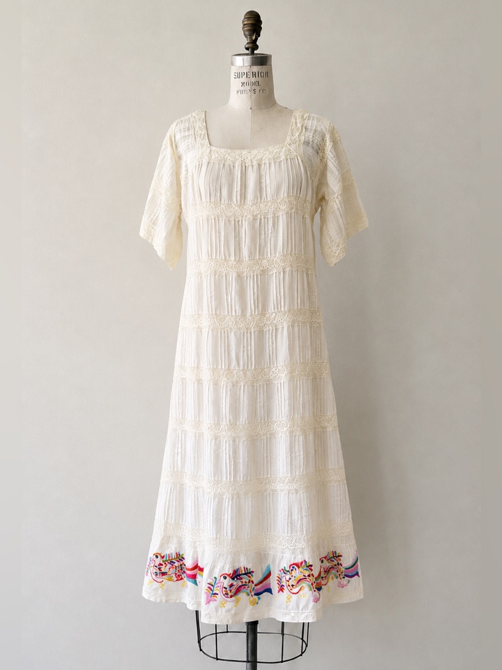 Vintage Oaxacan Mexican cotton dress in a creamy ivory tone